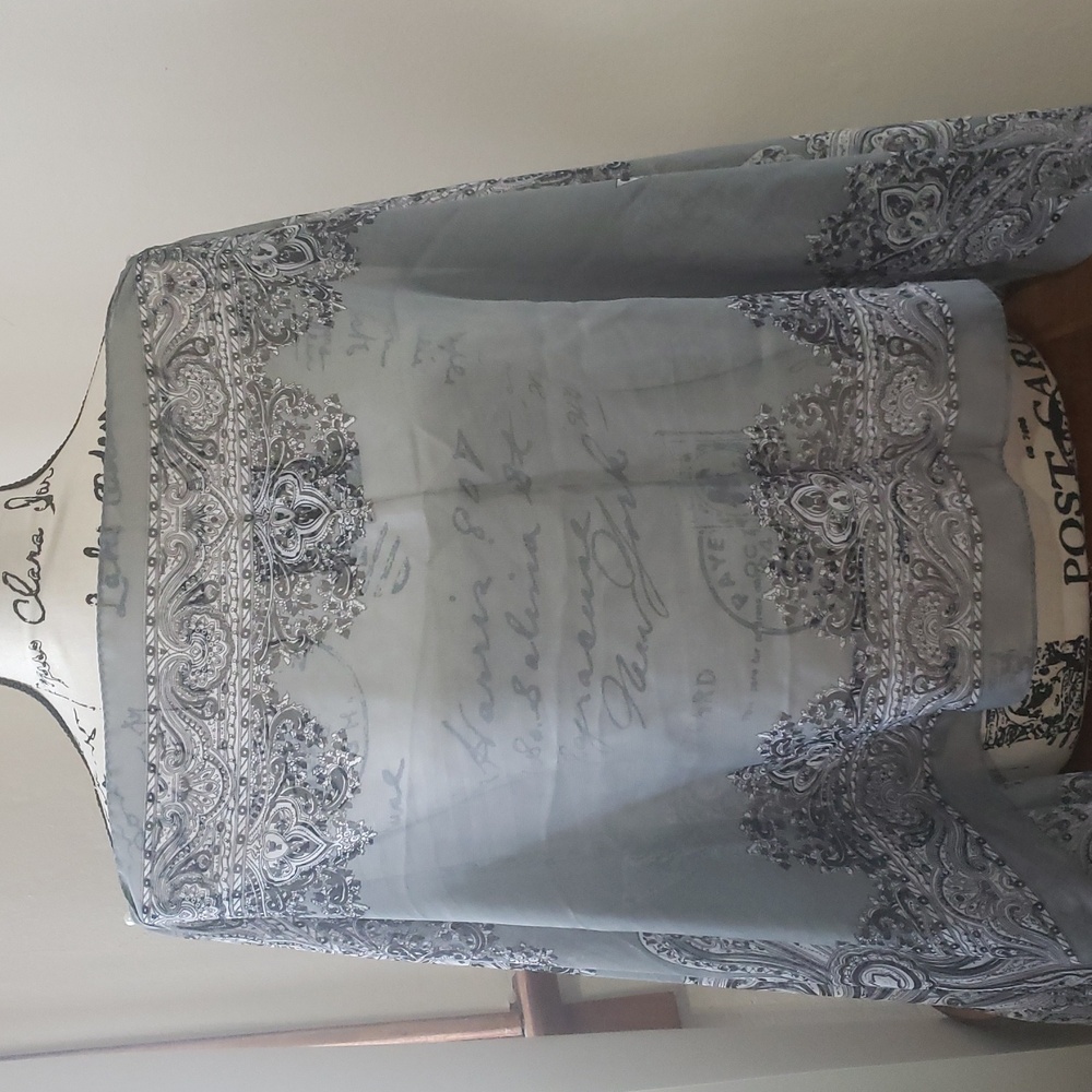 Liang Dian Gray Scarf